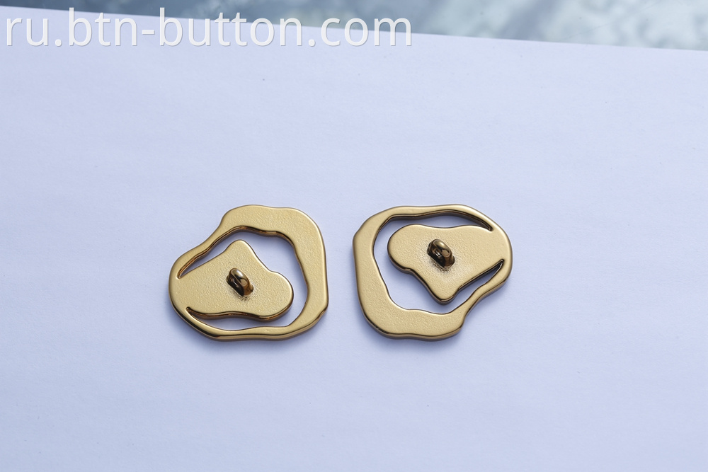 Custom metal buttons for jeans